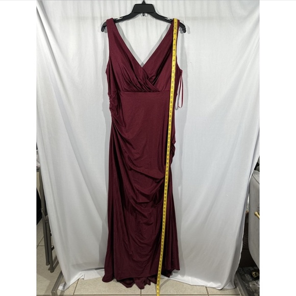 NEW‎ $360 La Femme Curve [ 16 ] Satin V Neck Trumpet Gown in Dark Berry - Picture 4 of 13